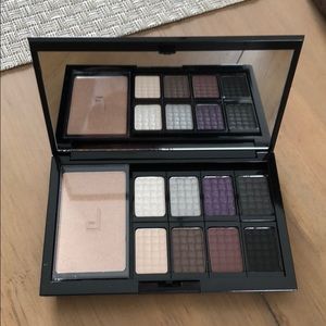 Doucce eyeshadow and highlighter pallette